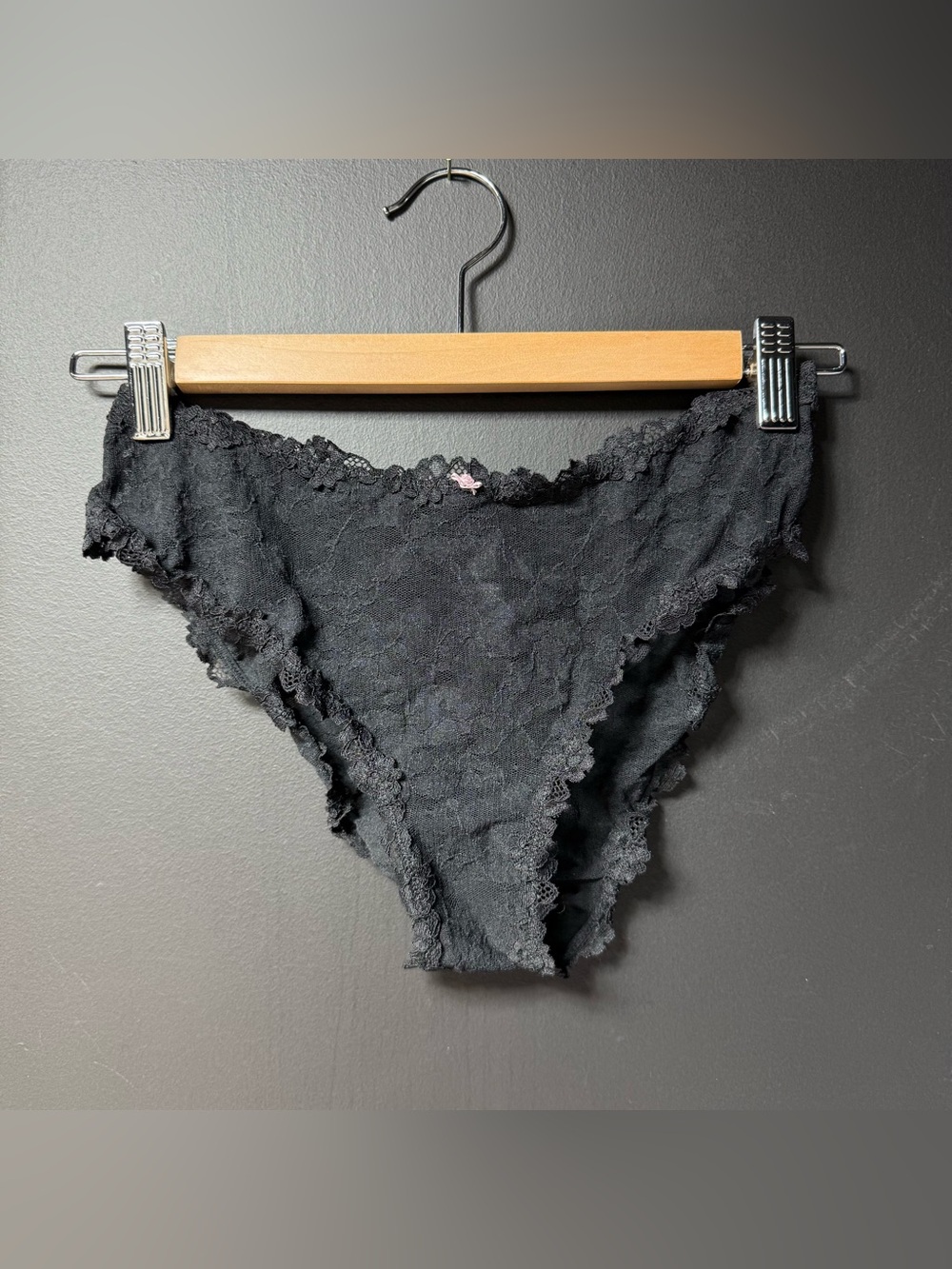Stretch Lace Briefs
SKIMS